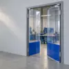 Маятниковая распашная двустворчатая эластичная дверь из ПВХ 290*200